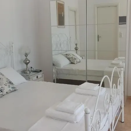 Estate Dafnopanagia Luxury Ourania アパート Kariá