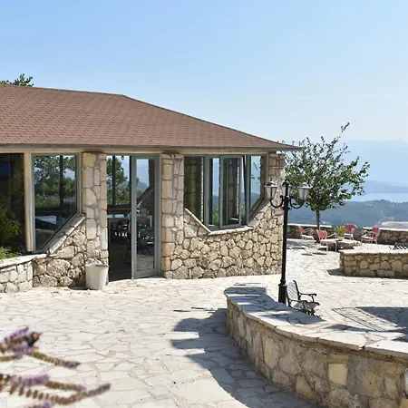 Estate Dafnopanagia Luxury Ourania アパート Kariá